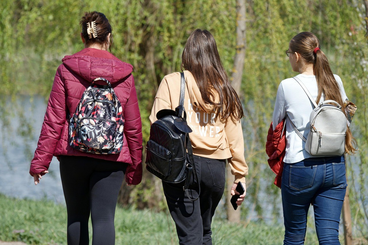 Je nutné vozit děti do školy autem? Dejte si ruku na srdce a zkuste si odpovědět znovu